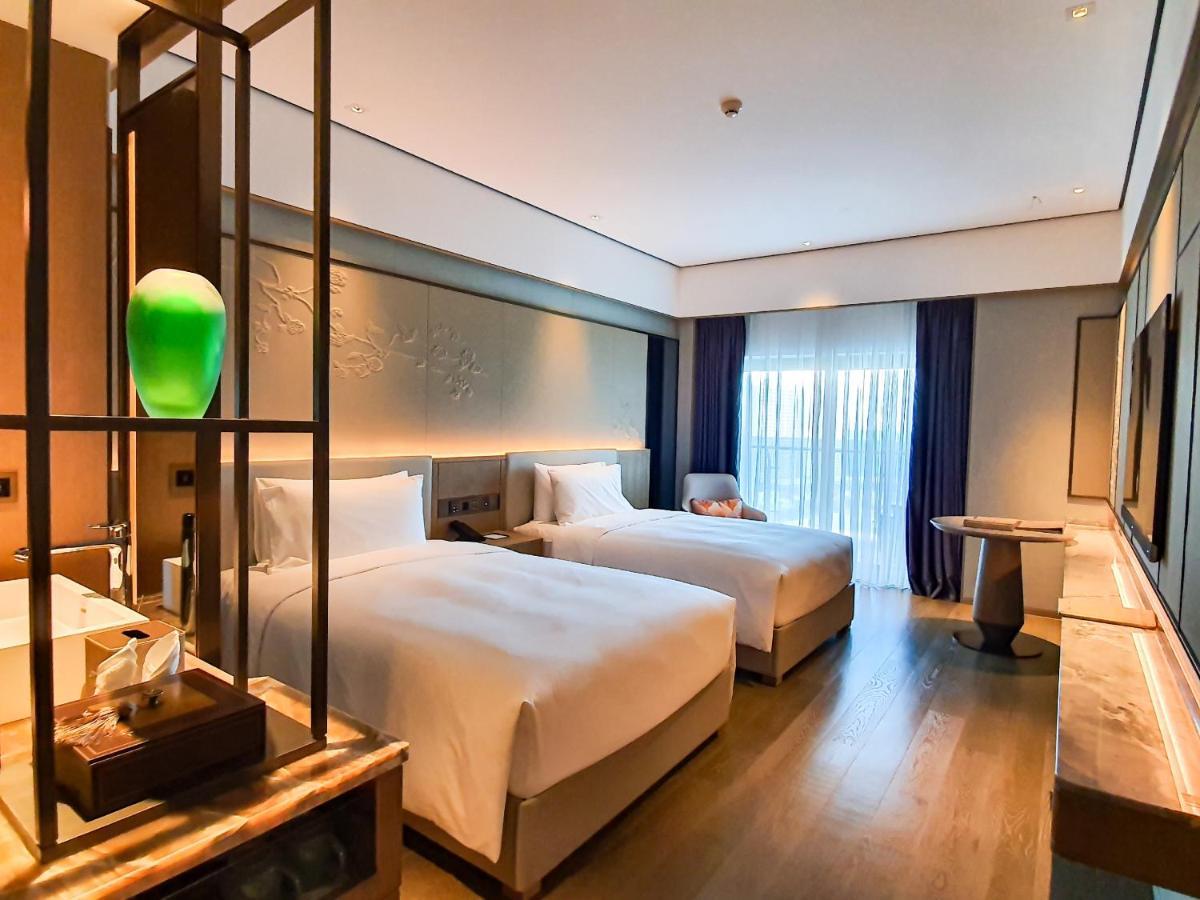 Howard Johnson Plaza By Wyndham Blue Bay Sihanoukville Buitenkant foto