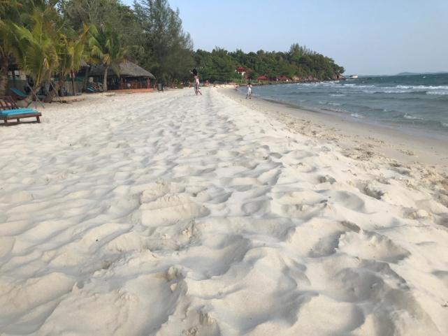 Howard Johnson Plaza By Wyndham Blue Bay Sihanoukville Buitenkant foto