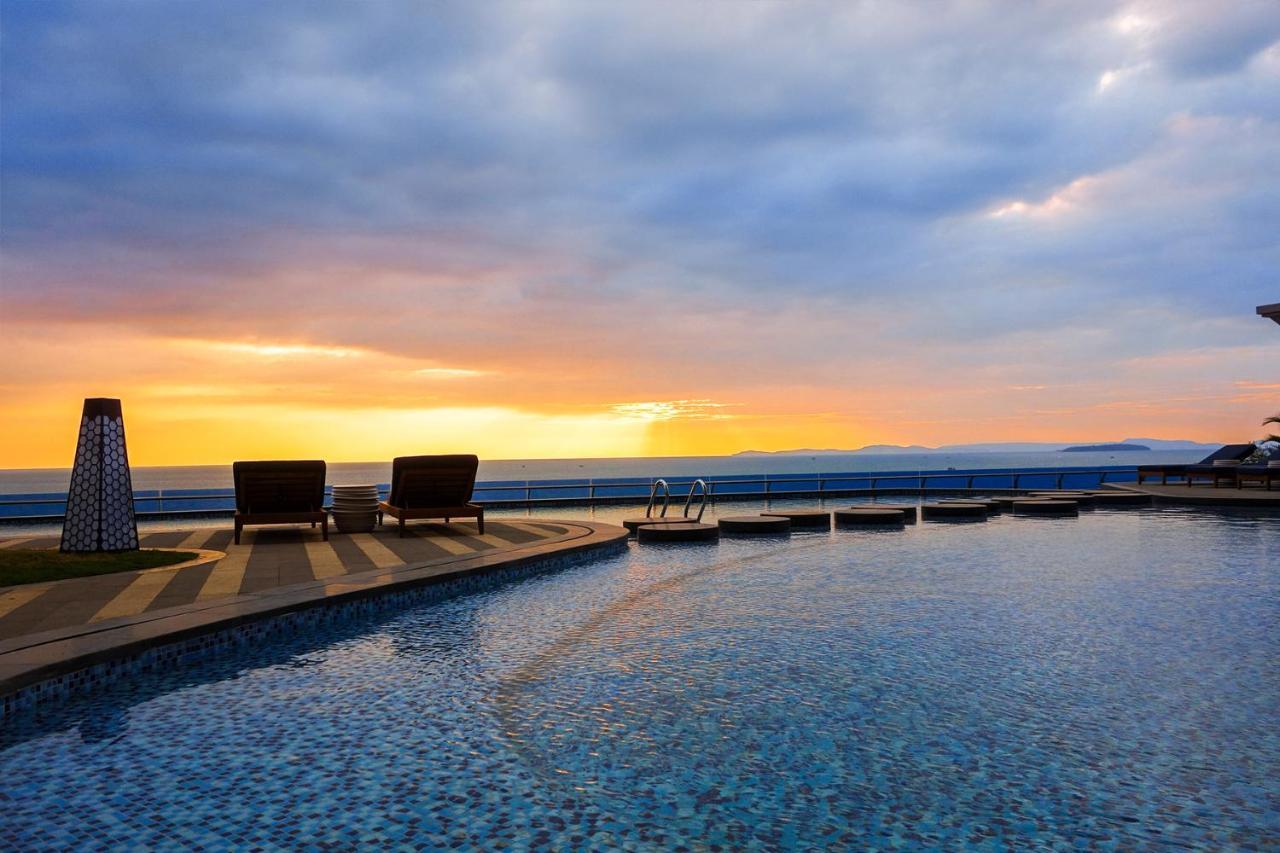 Howard Johnson Plaza By Wyndham Blue Bay Sihanoukville Buitenkant foto
