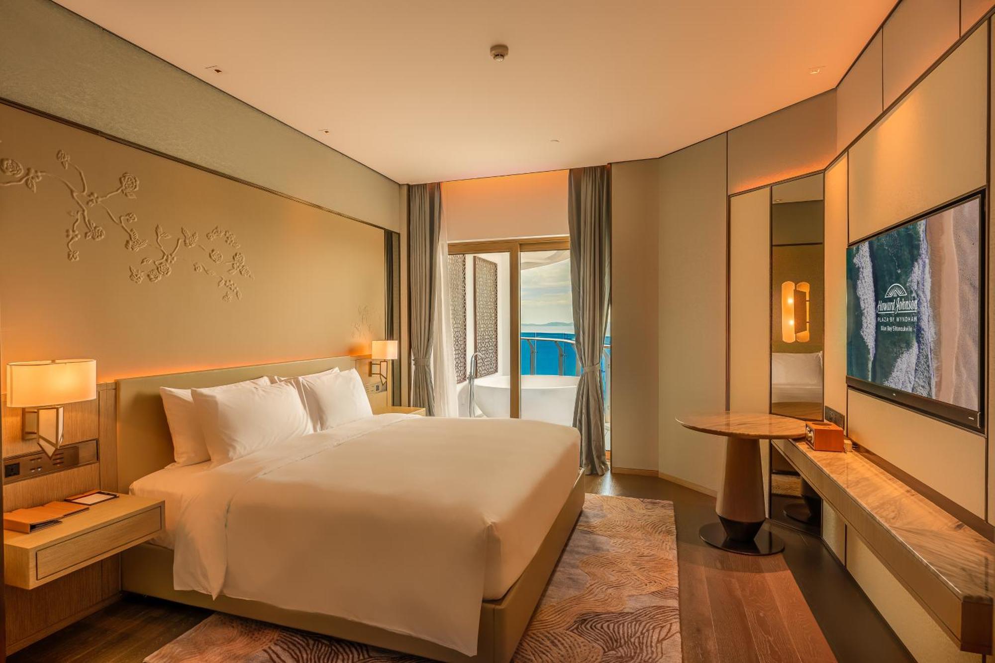 Howard Johnson Plaza By Wyndham Blue Bay Sihanoukville Buitenkant foto