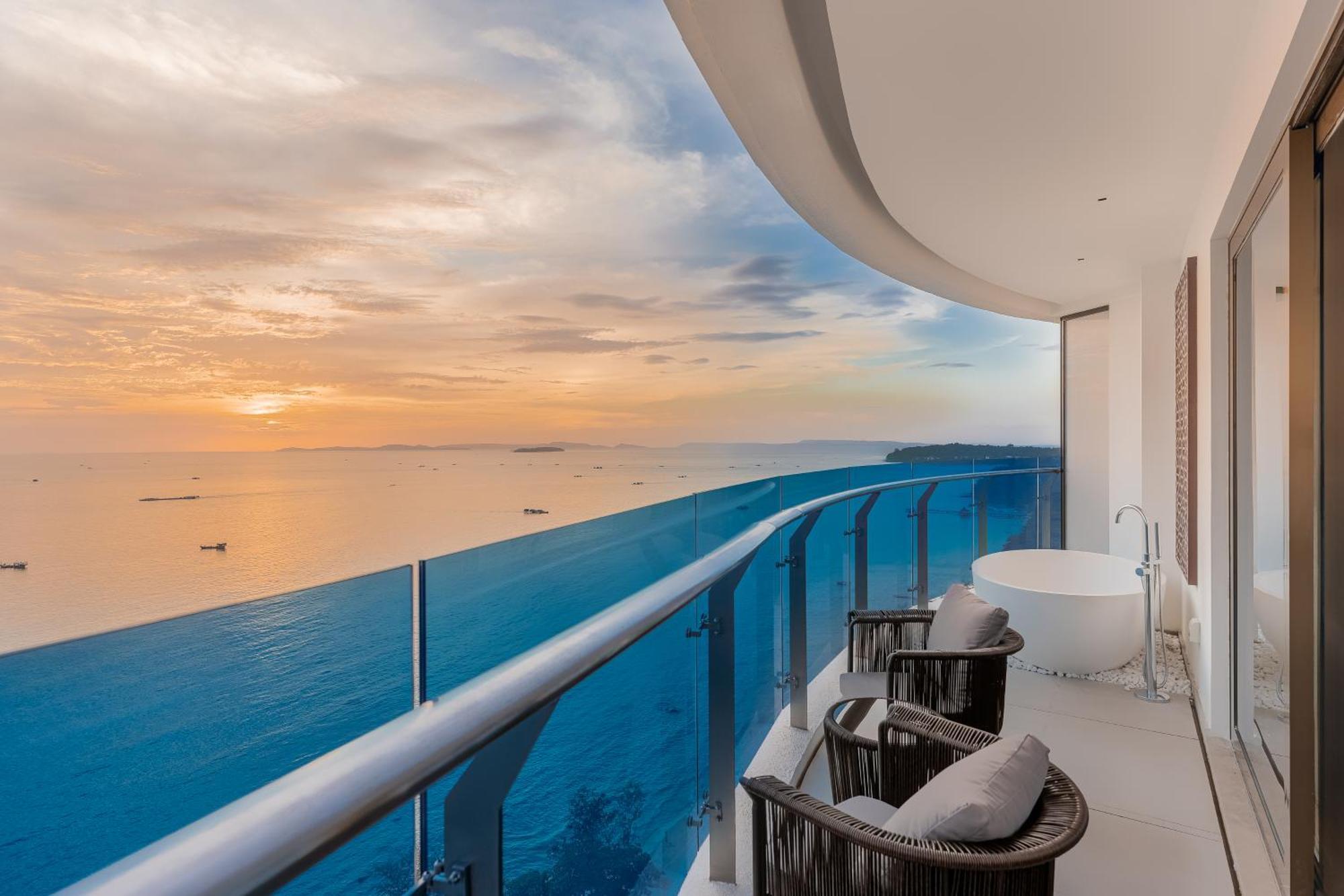 Howard Johnson Plaza By Wyndham Blue Bay Sihanoukville Buitenkant foto